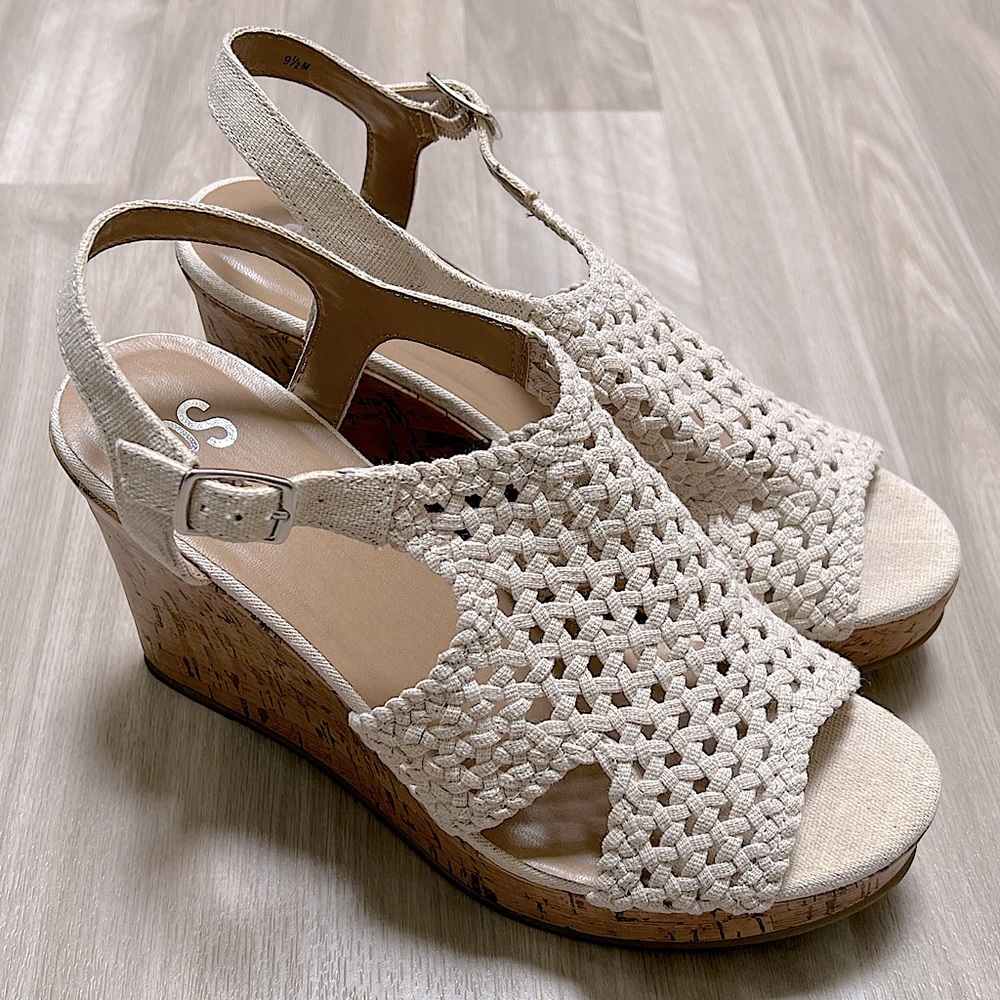 9.5 Kohls Taffy Natural wedges.